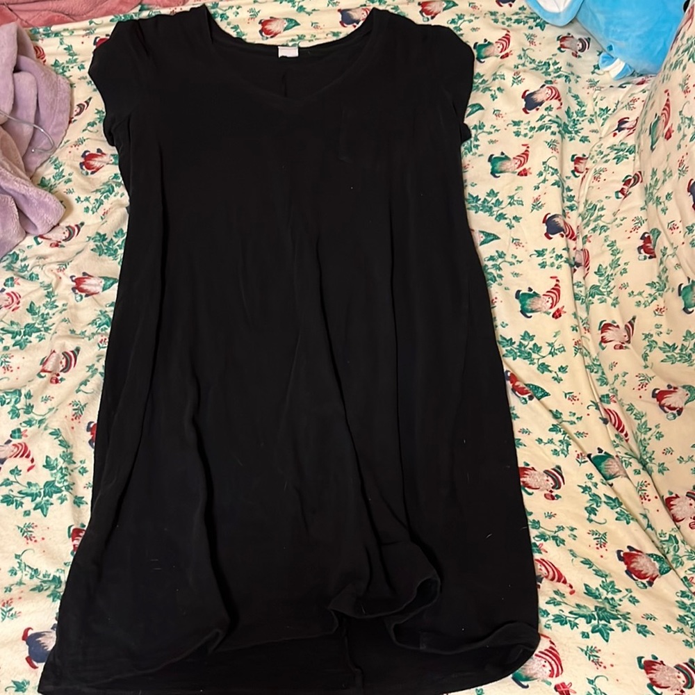 black v-neck t-shirt dress